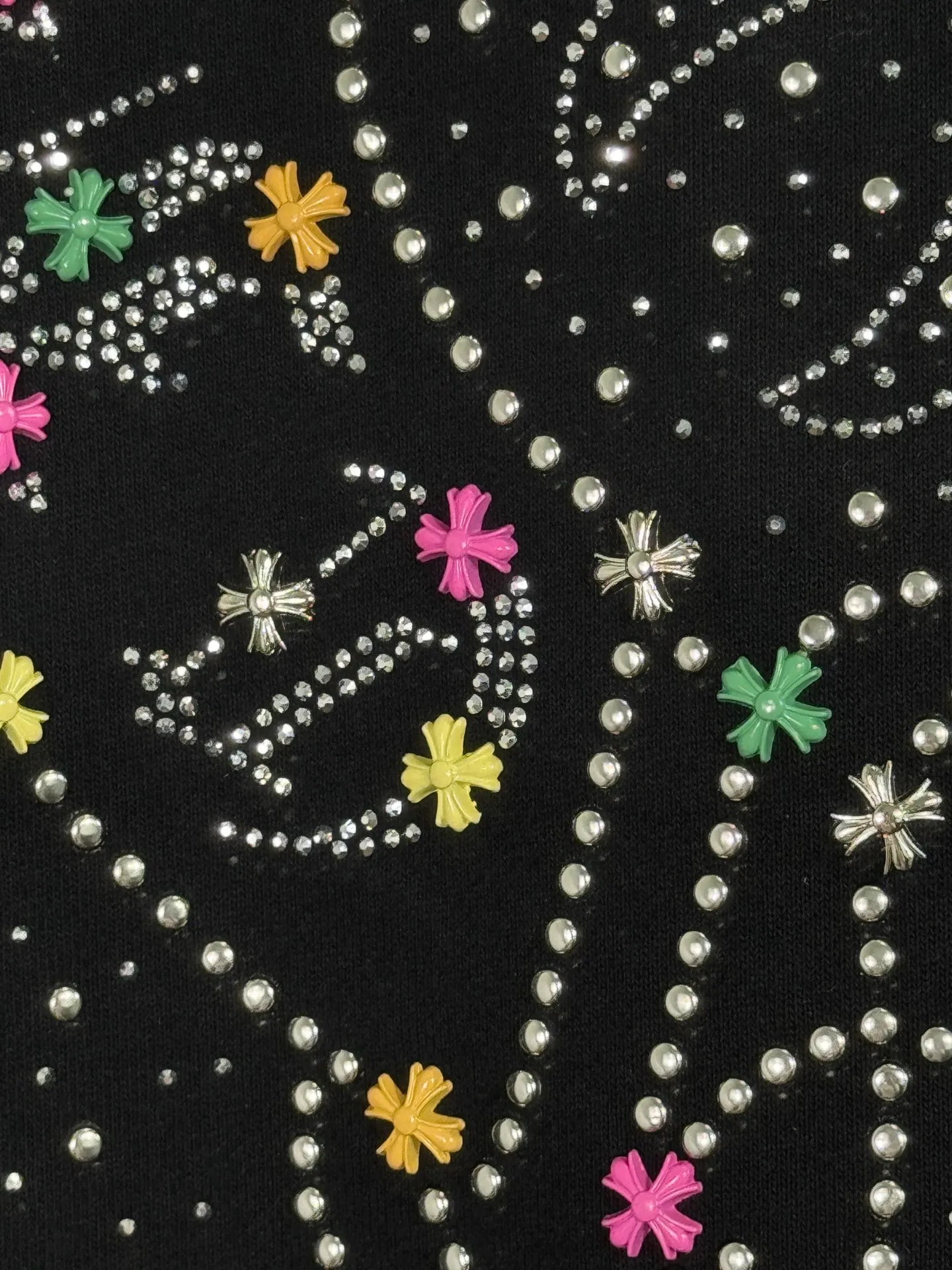 P350 top version, real shot without P, ​​different from market currency) 𝗖𝗵𝗿𝗼𝗺𝗲 𝗛𝗲𝗮𝗿𝘁𝘀/Cro Heart 2025 Washable Watercolor Diamond Paste Autumn and Winter New Original Single Counter American Laser Diamond 3D Three-dimensional Color Embroidery Couple Casual Cardigan Sweatshirt 👑The highest version! Customized fabric 480g tripe terry fabric! American acid-washed and distressed original fabric, laser-burned pattern ✟Colored diamond hardware stickers, exquisite embroidery of letters! The best-selling model in the counter, very comfortable to wear. Accessories: original molded and authenticated collar label➕100% silk wash label. Genuine purchase-grade original hangtag➕matching hanging rope➕3D hanging beads➕original packaging bag. Craftsmanship: The original version has consistent wiring! The highest version of the armhole matching technique! Color: Apricot Black Size: S M L XL Style Number: 25-322